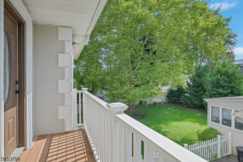 40 Scott Ter Property Photo 4