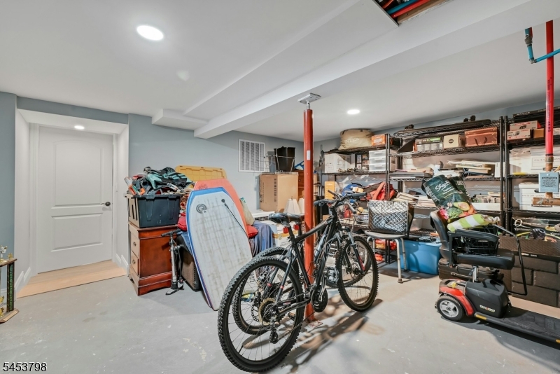 40 Scott Ter Property Photo 8