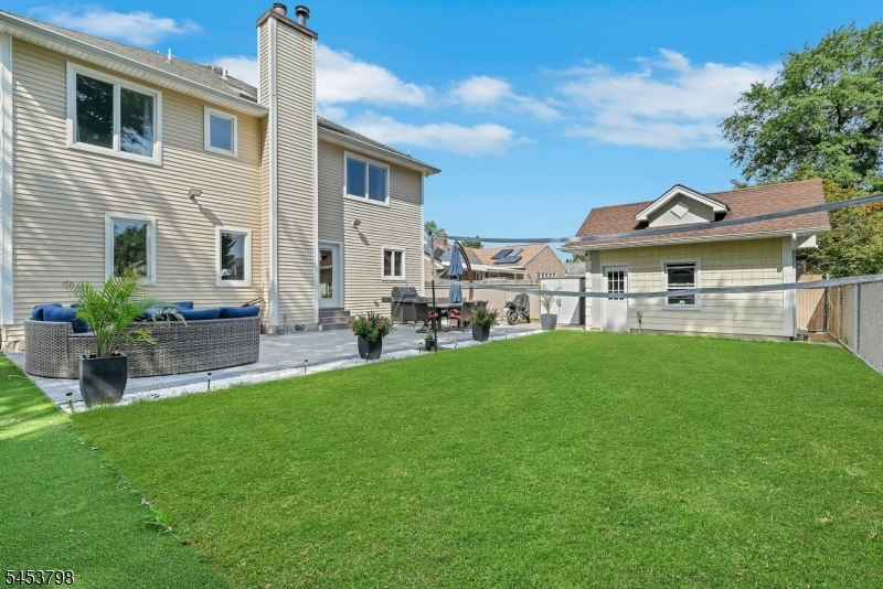 40 Scott Ter Property Photo 13