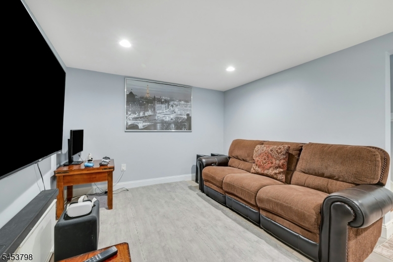 40 Scott Ter Property Photo 14