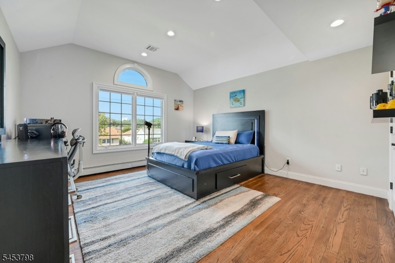 40 Scott Ter Property Photo 18