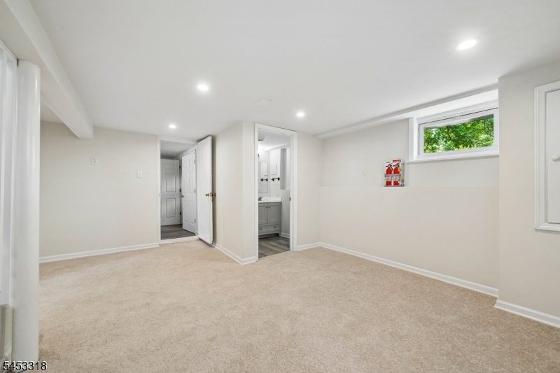 69 Broad St Property Photo 20