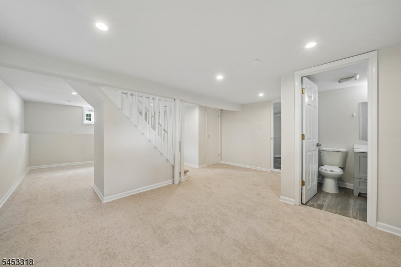 69 Broad St Property Photo 21