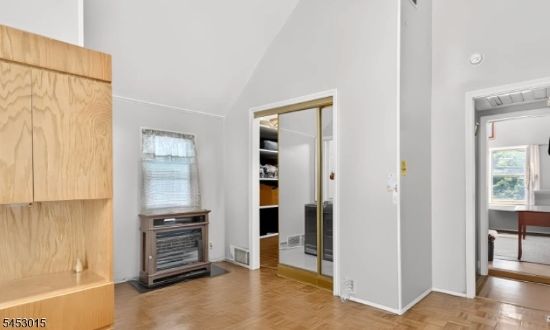 504 W Broad St Property Photo 29