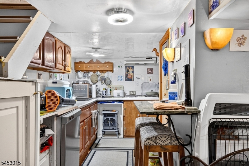 504 W Broad St Property Photo 33