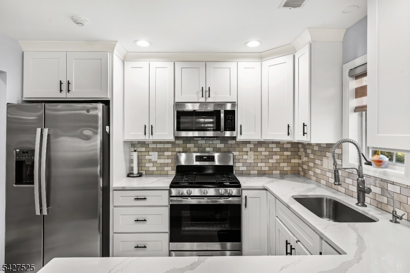 53 Winthrop Rd G Property Photo 5