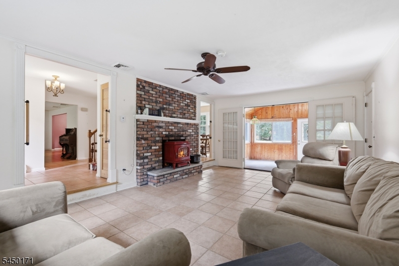 745 Backhus Estate Rd Property Photo 3