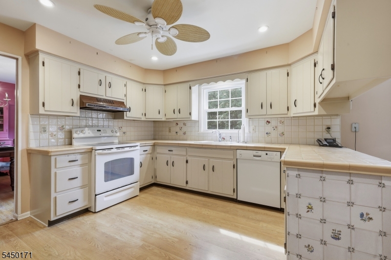 745 Backhus Estate Rd Property Photo 7