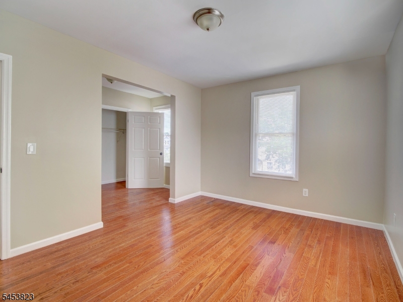 858 Lyons Ave Property Photo 3
