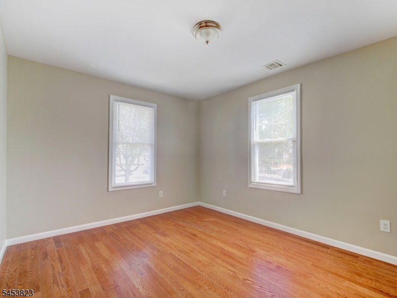 858 Lyons Ave Property Photo 4
