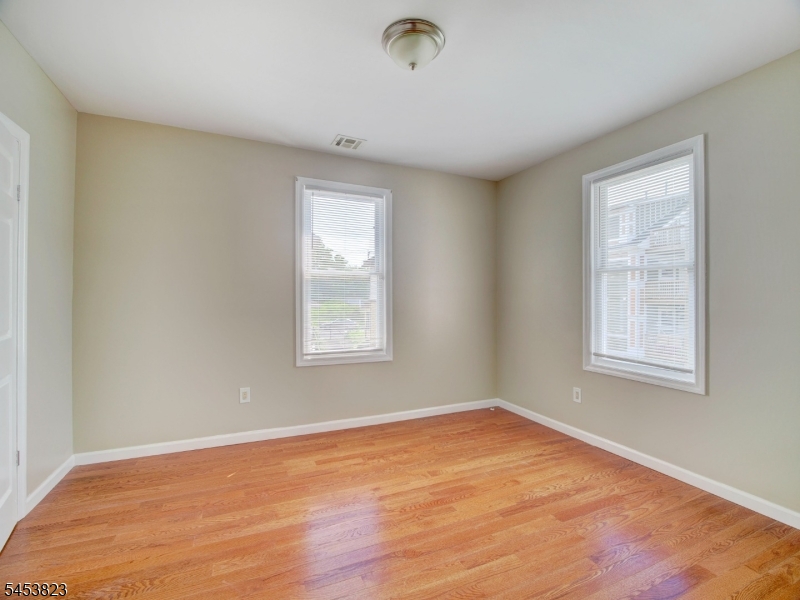 858 Lyons Ave Property Photo 9