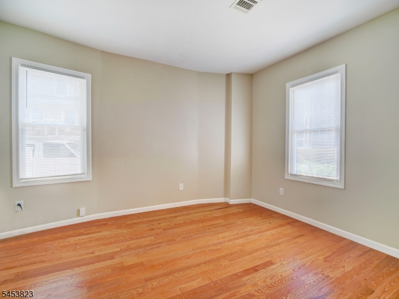 858 Lyons Ave Property Photo 14