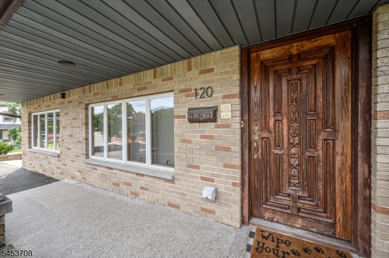 120 Allen St Property Photo 2