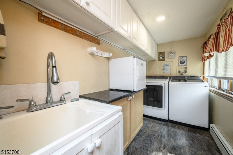 120 Allen St Property Photo 19