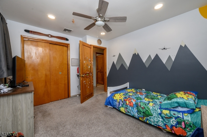 120 Allen St Property Photo 28