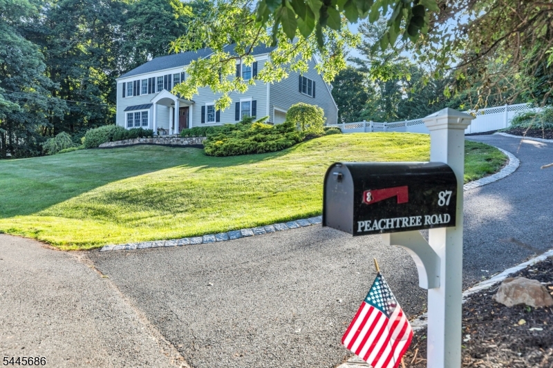 87 Peachtree Rd Property Photo 2