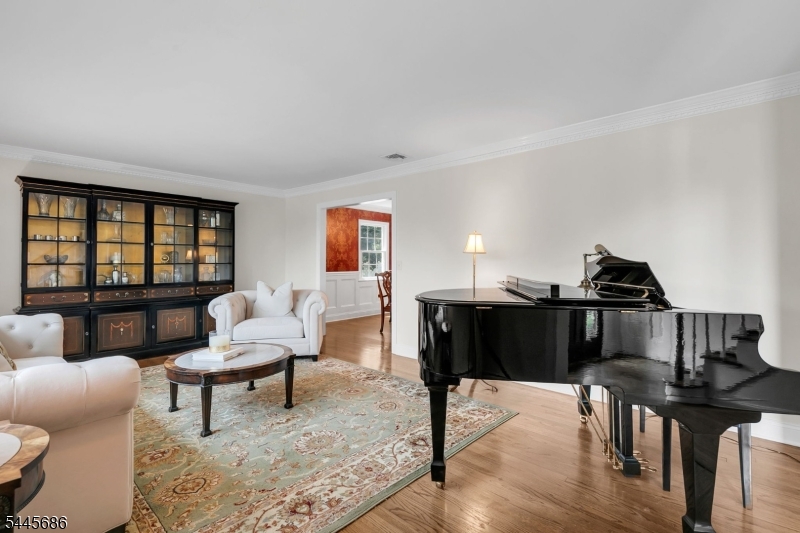87 Peachtree Rd Property Photo 4