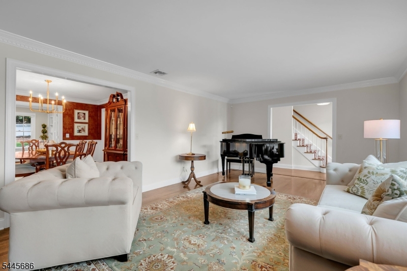 87 Peachtree Rd Property Photo 6