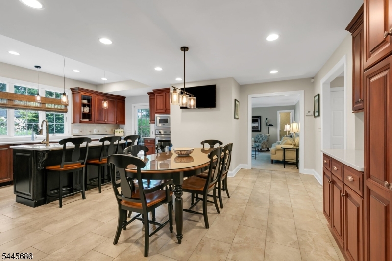 87 Peachtree Rd Property Photo 11