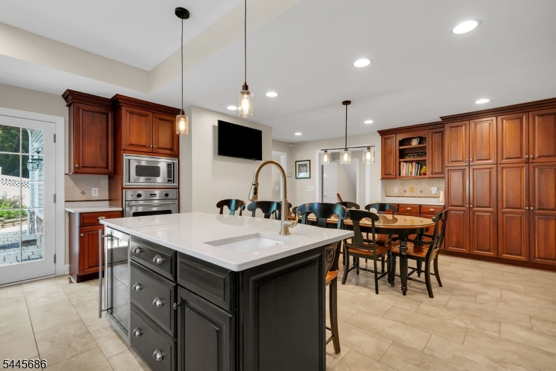 87 Peachtree Rd Property Photo 15