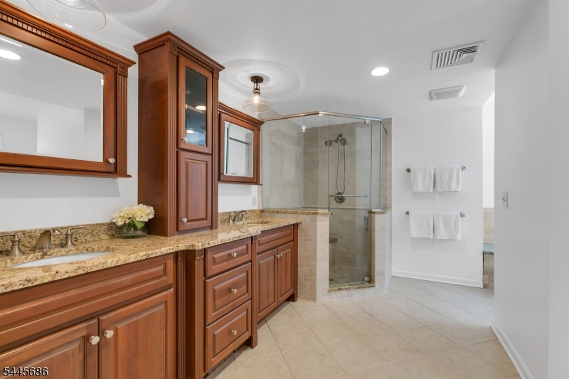 87 Peachtree Rd Property Photo 24