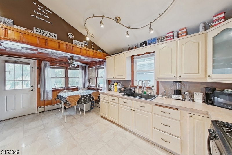 14 High St Property Photo 33