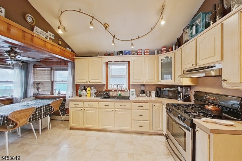 14 High St Property Photo 35
