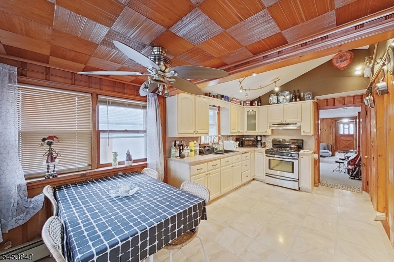 14 High St Property Photo 37