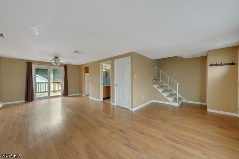 150 Maple Ave Property Photo 4