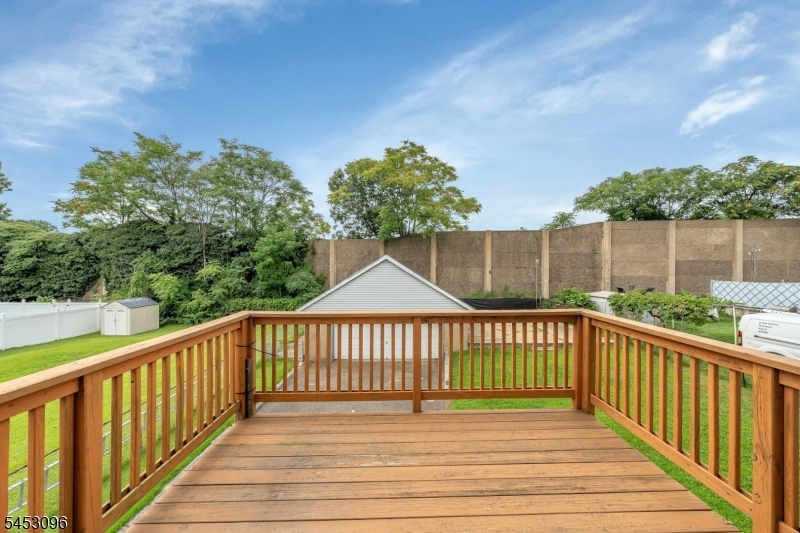 150 Maple Ave Property Photo 5