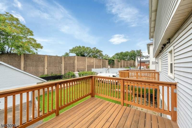 150 Maple Ave Property Photo 6