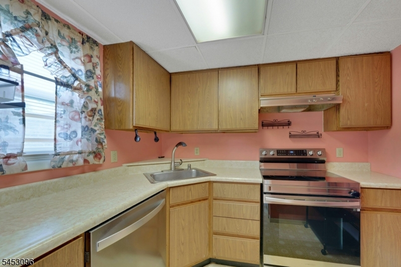 150 Maple Ave Property Photo 10