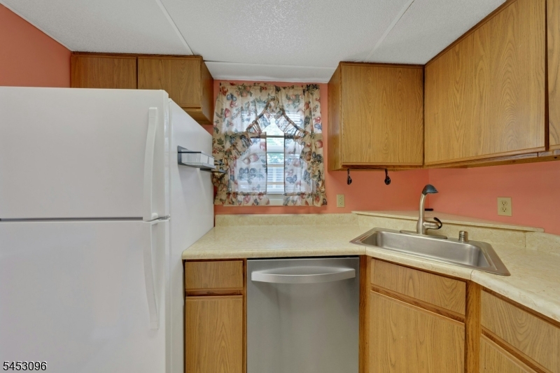 150 Maple Ave Property Photo 11