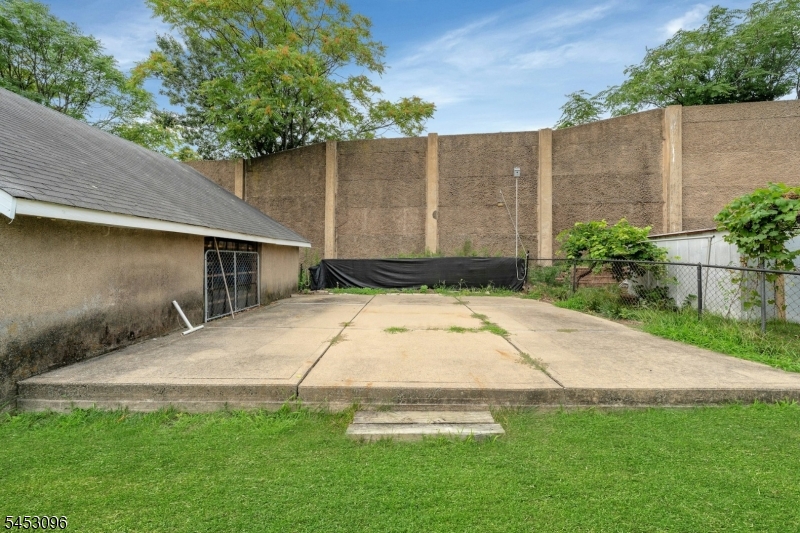 150 Maple Ave Property Photo 40