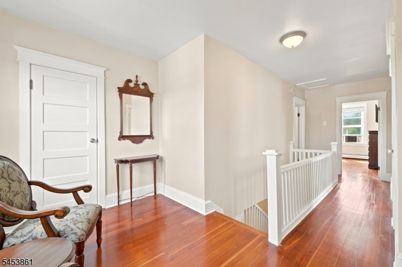 565 Grace Ave Property Photo 8