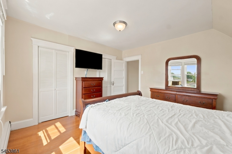 565 Grace Ave Property Photo 12