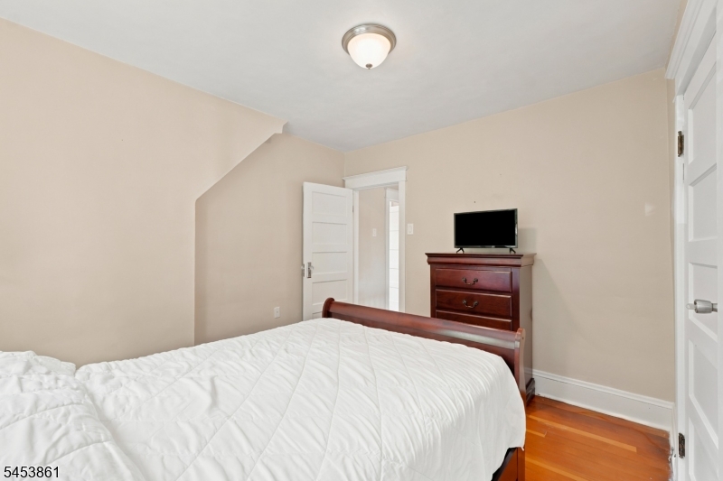 565 Grace Ave Property Photo 14