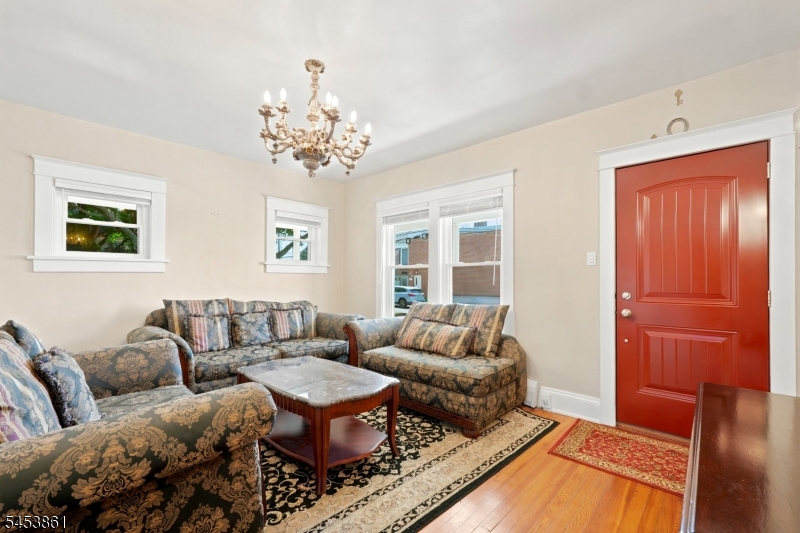 565 Grace Ave Property Photo 16