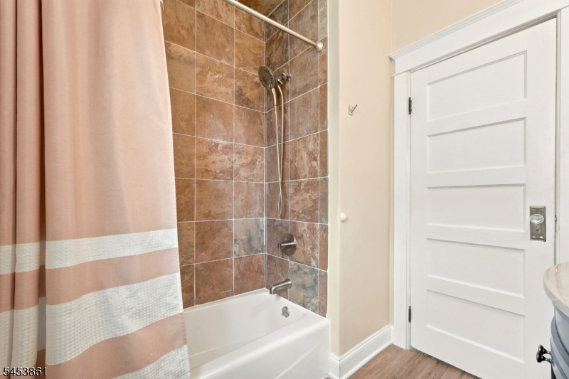 565 Grace Ave Property Photo 31
