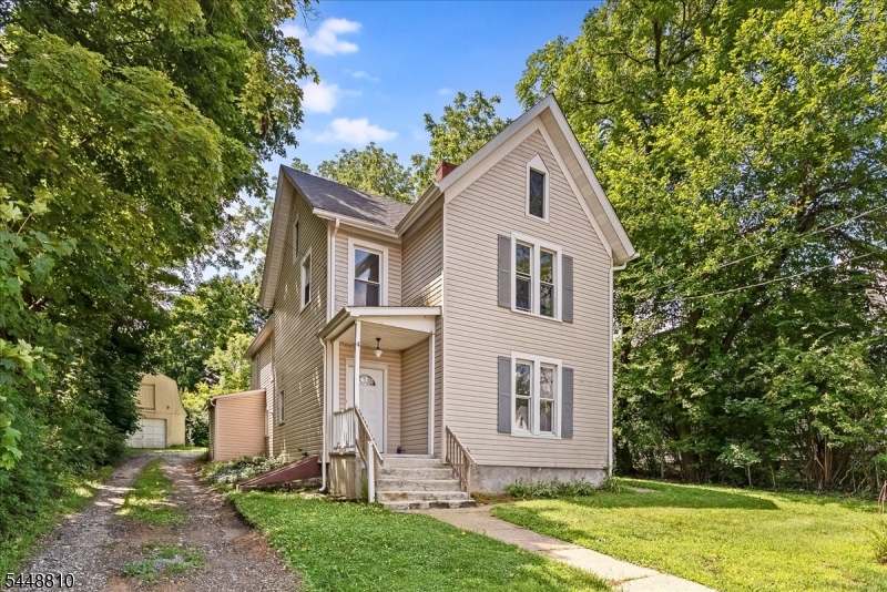 4 Maple St Property Photo 1