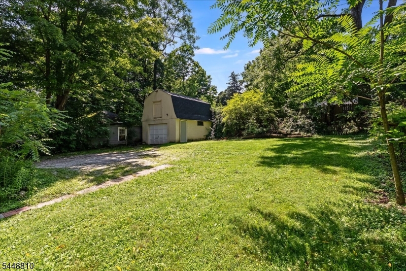 4 Maple St Property Photo 16