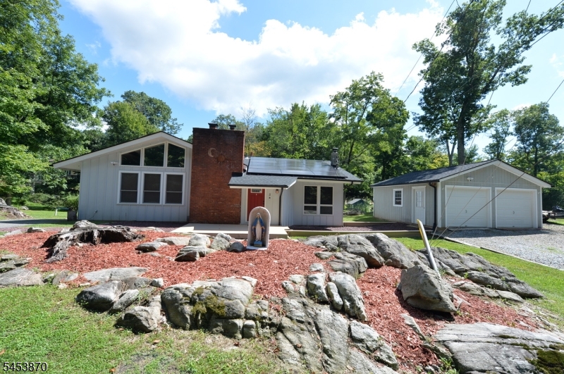 5 Woodlawn Dr Property Photo 1