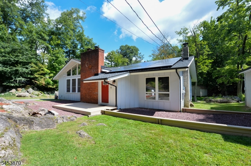 5 Woodlawn Dr Property Photo 2