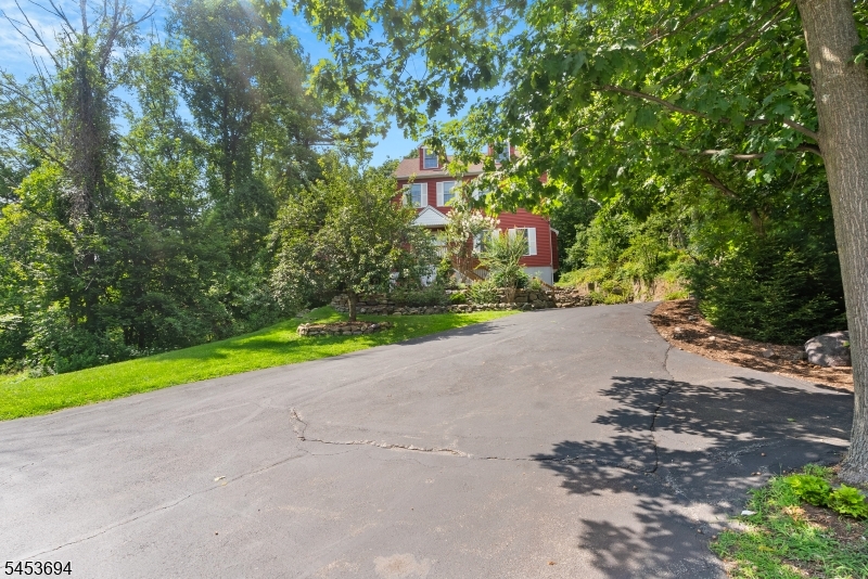 1585 Macopin Rd Property Photo 4