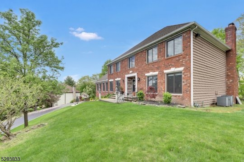 60 Ivy Pl Property Photo 3