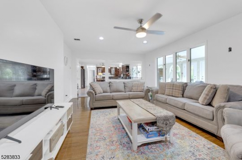 60 Ivy Pl Property Photo 14