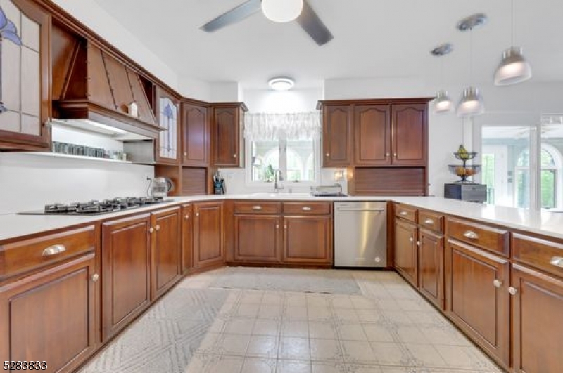 60 Ivy Pl Property Photo 15
