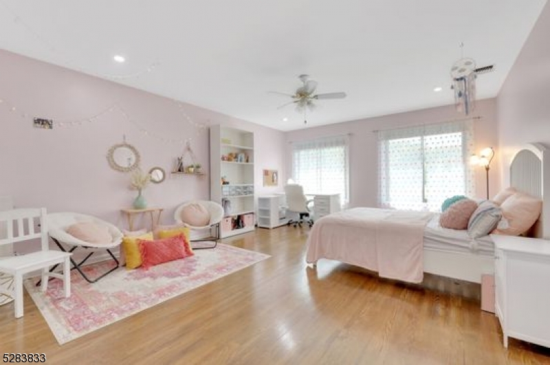 60 Ivy Pl Property Photo 29