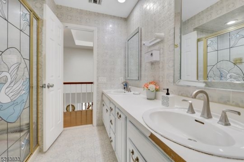 60 Ivy Pl Property Photo 33