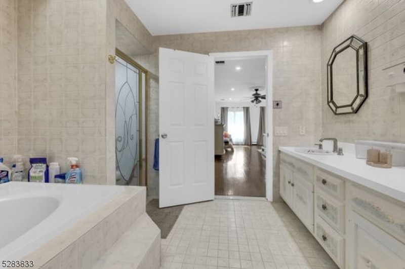 60 Ivy Pl Property Photo 37
